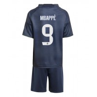 Otroški Nogometni dresi Real Madrid Kylian Mbappe #9 Gostujoči 2025-26 Kratek Rokav (+ Kratke hlače)